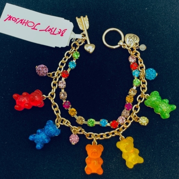 ❤️❤️Sold❤️❤Betsey Johnson Gold Tone Gummy Bear Crystal Accent Charm Bracelet NWT - Picture 3 of 6